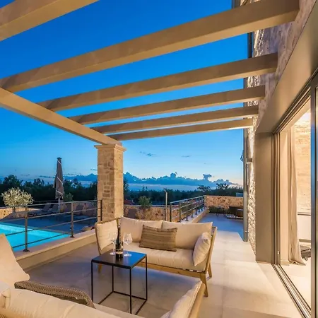 Villa Deluxe *