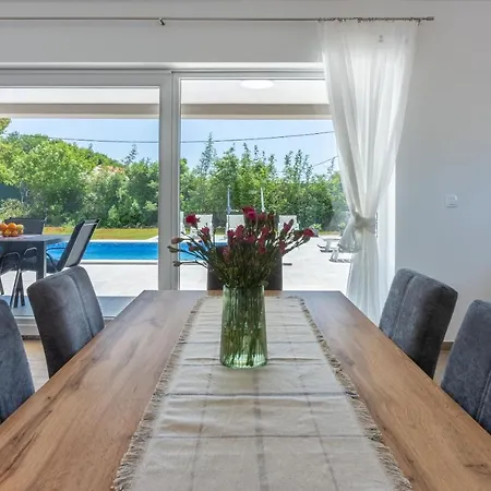 Deluxe Villa Trget